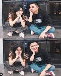 Setelah putus, rey kemudian dikabarkan dekat dengan. Kumpulan Foto Rey Mbayang Bareng Indrayani Rusady Saat Masih Pacaran Bikin Salfok