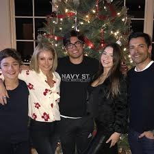 Kelly ripa was born to her family in berlin, new jersey. Kelly Ripa And Mark Consuelos Family Holiday Card 2018 Popsugar Celebrity