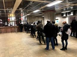 Cartela cu o călătorie, la un preţ de 2,5 lei, abonamentul anual (720 lei), cartela pentru grup de trei persoane. Din 27 Septembrie Metrorex Deschide Sase Noi Casierii Pentru Eliberarea Abonamentelor Cu PreÅ£ Redus 25 09 2019 Bursa Ro