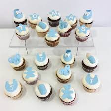 The cake at a baby shower can be the highlight of the food table! Cupcakes Bautizo Baby Shower Happy Cupcakes To You