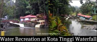 Dengan adanya gelongsor sebegini baru lebih seronok nak mandi manda di sini. Kota Tinggi Waterfall Johor