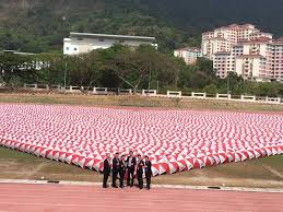 Chong was presented with the award during an appreciation dinner for his 30 years of service. University Students Make It Into The Malaysian Book Of Records Expatgo