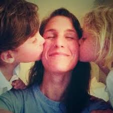 Caroline Amos (@carolinecamos)