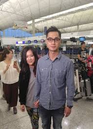 He is currently signed to tvb management. å³°è¿´è·¯è½‰ é„­ä¿Šå¼˜ä½•é›è©©åæŒ‡ç·Šæ‰£ç¾èº«æ©Ÿå ´ æ¾³é–€åŠ›å ±å®˜ç¶²