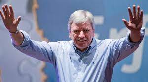 H essens „ära bouffier war noch keine halbe stunde alt, da begannen auf den fluren des wiesbadener landtags schon die. Volker Bouffier Zaher Bursche Cicero Online