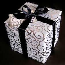 Ide Memberikan Kado Ulang Tahun Untuk Seorang Pria Cowok Ulang Tahun Hadiah Romantis Hadiah Ulang Tahun