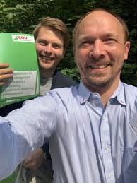 Es gehe darum, eine demokratische grundhaltung einzufordern. Marco Wanderwitz Cdu Ein Blaues Und Ein Grunes Auge Aber Punktsieger Wochenendspiegel
