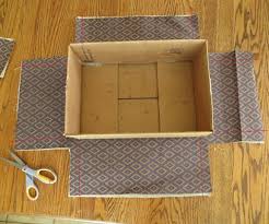 Cómo hacer una caja de regalo de flores | geniolandia. Como Forrar Cajas Con Telas Cajas Cubiertas De Tela Cajas De Carton Forradas Cajas Forradas Con Tela