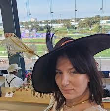 Who are female tattoo artists in the greater NOLA area specializing in  florals?