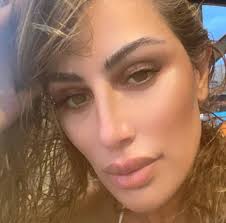 صورة لن تصدقوا جمال سلاف فواخرجي بدون مكياج. Ù…Ø§ÙŠØ§ Ø¯ÙŠØ§Ø¨ ØªÙØ§Ø¬Ø¦ Ù…ØªØ§Ø¨Ø¹ÙŠÙ‡Ø§ Ø¨Ø¸Ù‡ÙˆØ±Ù‡Ø§ Ø¨Ø¯ÙˆÙ† Ù…ÙƒÙŠØ§Ø¬