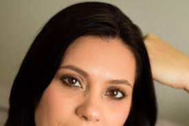 La tinta dei capelli è una scelta molto personale e i riflessi del nero sono tantissimi. Capelli Neri A Chi Stanno Bene Come Scegliere La Giusta Tonalita Contestarockhair