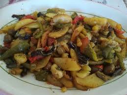 Si tratta di un contorno sfizioso piccante. Cucina Tipica Pipi E Patati Il Piatto Unico Che Piace A Tutti Itlameziaterme