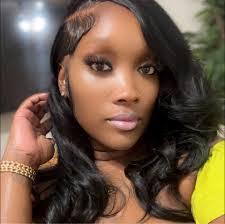 Danielle Summers's Instagram, Twitter & Facebook