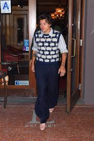Alibaba.com offers 1,542 casual chelsea boots products. Harry Styles S Best Outfits Of 2019 Deserve Your Attention Popsugar Fashion