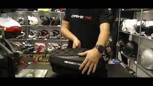 Bagster Spider Vak Youtube La sacoche de selle spider de chez bagster se place sur la selle passager, elle est profilée pour s'adapter parfaitement au look de la moto. bagster spider vak