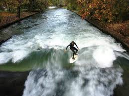 Munich Surfing On The Eisbach A Man Made River This Was One Of The Coolest Unexpected Sites I Saw In Germany Englischer Garten Reisen Munchen
