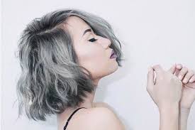 Se non hai mai schiarito i capelli prima, potresti ritrovarti in salone per un periodo di tempo inaspettato durante il processo di colorazione. Viva I Capelli Grigi Abbiamo Smesso Di Farci La Tinta E Ora Siamo Felici