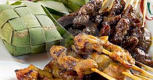 Chicken And Lamb Satay Skewers With Ketupat Rice Satay Food Asian Cooking