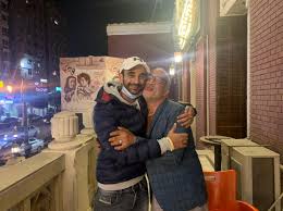 نفى الفنان الكوميدي شريف دسوقي ما تردد من أخبارعن وضعه في مصحة نفسية على خلفية بعض الأزمات التي تعرض لها مؤخرا شركات إنتاج، وم. Ø´Ø±ÙŠÙ Ø¯Ø³ÙˆÙ‚ÙŠ ÙŠÙ‡Ø¯Ø¯ Ø¨Ø§Ù„Ø¥Ù†ØªØ­Ø§Ø± ÙˆØ£Ø´Ø±Ù Ø²ÙƒÙŠ ÙŠØªØ¯Ø®Ù„ Ù„Ø­Ù„ Ø§Ù„Ø£Ø²Ù…Ø© ØªÙØ§ØµÙŠÙ„ Ùˆ ØµÙˆØ± Ø§Ù„ÙˆÙØ¯