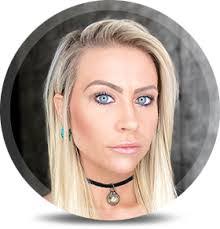 Samantha Goodell's Instagram, Twitter & Facebook