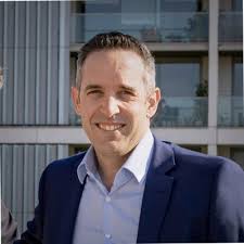 Bueno ayer fue un día diferente, no sabría expresar lo agradecido que estoy  al Diario La Razón por este premio CEO del año en nuestro sector, es algo  que ni en el