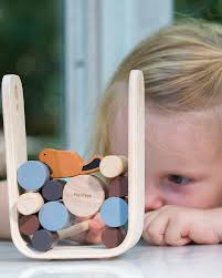 Here are 20 fun and simple activities for toddlers that will keep them engaged and busy with sensory, fine motor, problem solving and curiosity! Plantoys Timber Tumble The Beaver At The Dam Educational And Funny For The Whole Family Unisex Bambini