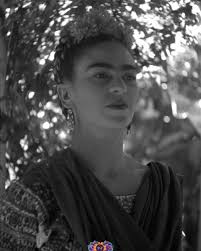 Vivo cada día con la esperanza de verte regresar... y cada noche sabiendo  que no estás.” #FridaKahlo