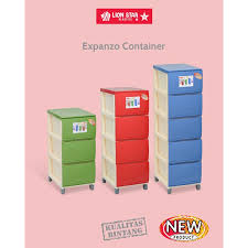 Wagon box container plastik produksi lion star memiliki ciri kotak plastik segi warna putih susu, tutup warna warni, ada kunci kiri dan kanan, ada roda pada bagian bawah box. Harga Lion Star Lemari Plastik Tingkat Terbaru April 2021 Biggo Indonesia