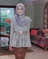 40 Model Kebaya Muslim Yang Stylish Dan Trendi Untuk Kondangan Updated 2021 Bukareview