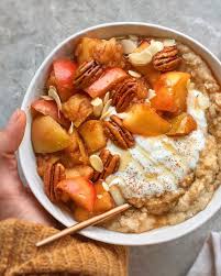 Apple Pie Oatmeal In 2020 Apple Pie Oatmeal Vegan Apple Pie Easy Oatmeal Recipes