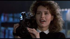 The fly david cronenberg's 1986 remake of the science fiction classic about a scientist who accidentally swaps body parts with a fly is both smart jeff goldblum gives a masterful performance as a sweet, nerdy scientist whose romance with a writer (geena davis) makes him more fully alive. Katie Rife On Twitter Geena Davis In The Fly An Under Appreciated Fashion Icon