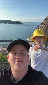 Some more Leeds lads in Plymouth this evening. Gonna be some amount of them  down there by tomorrow 👌🏼