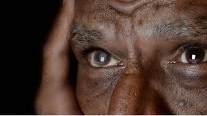 गुजरात: मोतियाबिंद के ऑपरेशन ने ली ग्यारह लोगों की आंख की रोशनी - after the cataract surgery in rajkot eleven people lost there eye light - AajTak