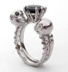 13 Beautifully Spooky Engagement Rings That Are Perfect For Your Halloween Proposal Gothic Engagement Ring Wedding Ring Sizes Fashion Ring Set