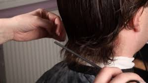 E se sogniamo di tagliare dei capelli biondi? Sognare Di Tagliare I Capelli Cosa Vuol Dire