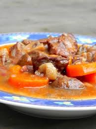 Boeuf Bourguignon Facile Et Rapide Une Plume Dans La Cuisine En 2020 Bourguignon Facile Boeuf Bourguignon Facile Bœuf Bourguignon