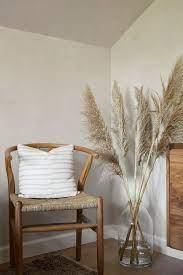 Home Decor Styling With Pampas Grass And Woven Chair Homedecor Pampasgrass Decoration Maison Decoration Interieure Deco Appartement