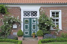 Außer einem rückschnitt im frühjahr und gießen beim anwachsen oder in heißen phasen brauchen sie kaum. Vorgarten Gestalten So Wird Ihr Vorgarten Ein Hingucker Blauarbeit