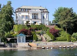 Rett etter nyttår slo petter stordalen comfort hotel stavanger konkurs som følge av store tap i oljebyen. Villa Paus Wikipedia