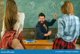 性学老师看两个性感的女学生色情教育在黑板的教育和性标志课程库存照片- 图片包括有符号, 恋人: 143459594