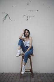 Pin By Shae On Instagram Picture Ideas Photography Posing Guide Girl Photography Poses Portrait Photography Poses Placing a hand on a rock, tree, chair back, piano or other nearby object gives models something to do with their hands.