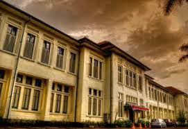 Di urutan pertama ada sman 3 bandung.sma ini terletak di jl.belitung no.8.sma ini adalah sma terbaik di bandung passing grade di urutan kedua setiap tahunnya.sayangnya ane belum pernah lewat atau masuk gedung sma ini.sma ini juga adalah sma dengan wilayah terluas di bandung. 5 Sma Negeri Terbaik Di Bandung Kaskus