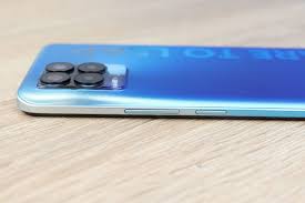 Not only did realme send us the realme 8 pro with a 108mp camera, but also a separate 108mp unit for scale. E5kcj6wffm3vtm