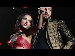 Written by mario caceres, servando primera, saul castillo, bad bunny, and patrick ingunza, it was released by kemosabe records, rca records and sony music latin on july 14, 2017. Becky G Mayores Live With Maluma Youtube