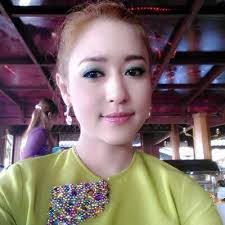 Katherine Mee's Instagram, Twitter & Facebook