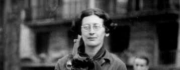 Née dans une famille juive aux origines lorraines, elle est déportée à auschwitz à l'âge de 16 ans, durant la shoah, où elle perd son père, son frère et sa mère. 24 Aout 1943 Deces De Simone Weil Revue Des Deux Mondes