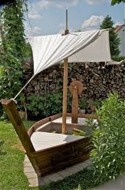 Im Sommer Mochten Sie Im Garten Sitzen Das Kann Mit Diesen 12 Selbstgemachten Gartenmobeln Diy Bastelideen Backyard Playground Backyard For Kids Backyard