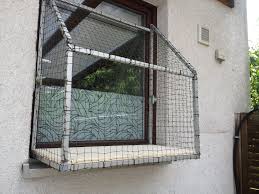 Dank Der Ausgereiften Montagetechnik Ist Das Anbringen Ohne Bohren Moglich Auch Kann Das Fenster Weiterhin Normal Geschloss Katze Balkon Katzennetz Katzenhaus