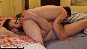 Поедание задницы волосатого медведя