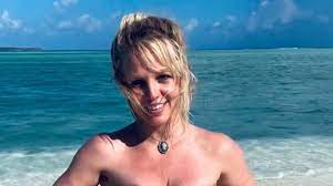 Nackt-Historie: Britney Spears zieht im Netz total blank - YouTube